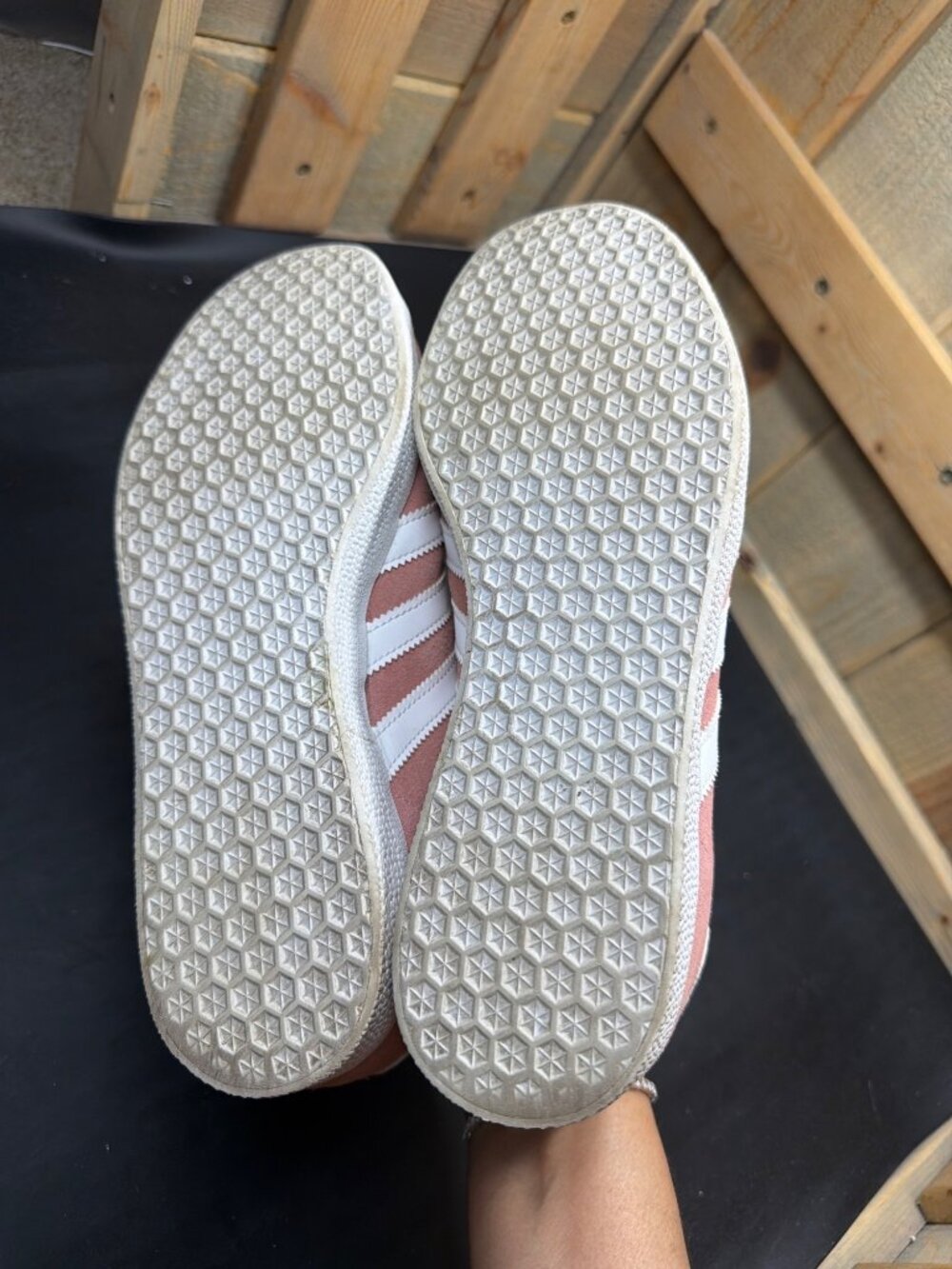 Adidas Originals Gazelle Womens Size 8.5 Pink Suede Sneakers Shoes CQ2186 EUR 40 - Picture 8 of 8